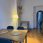 2Bdr Pretty Apartment In The Local Area Of Prague