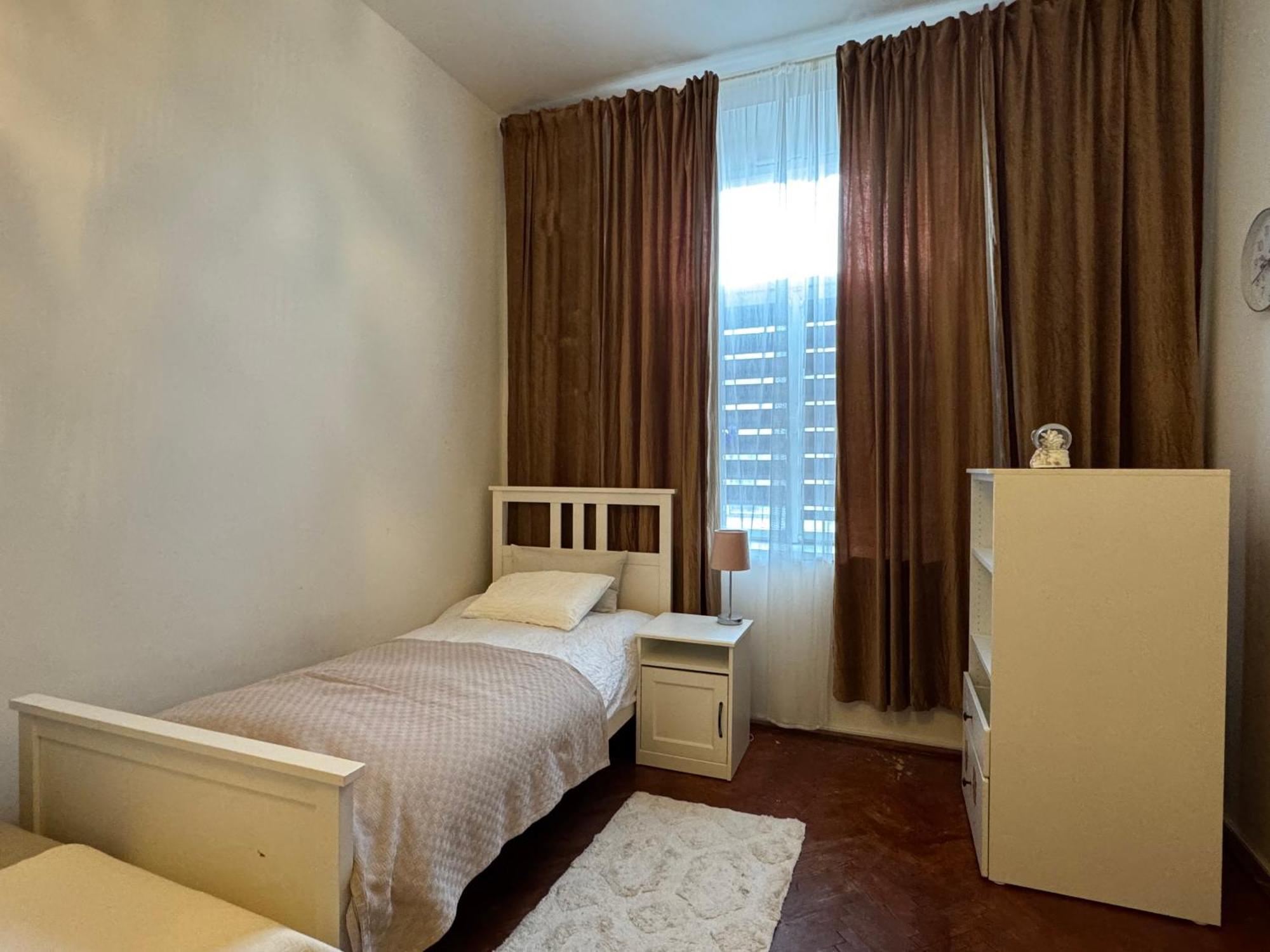 2bdr Pretty In The Local Area Of